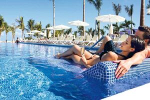 Hotel RIU Montego Bay by the pool