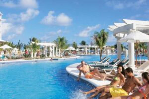 Hotel RIU Ocho Rios by the pool