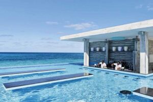 RIU Palace Montego Bay Jamaica swim up bar
